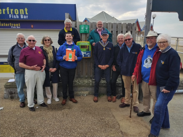 Life-saving Defibrillator unveiled at superb seaside restaurant