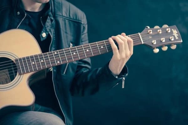 Singing nurse uses music to help his patients