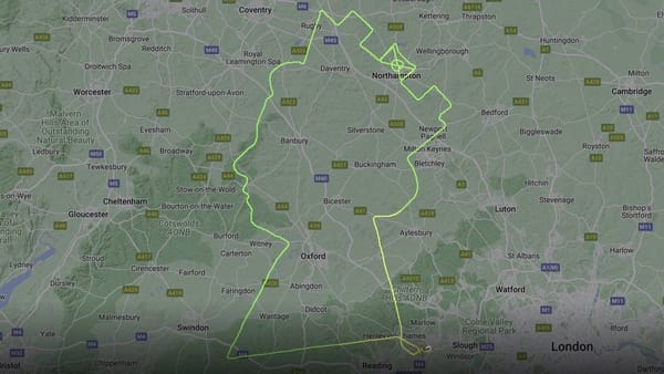 Pilot flies 256 miles to create world’s largest portrait of Queen for charity